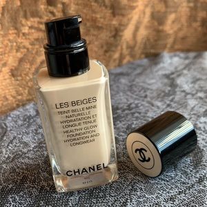 Chanel Les Beiges Healthy Glow Foundation in B10